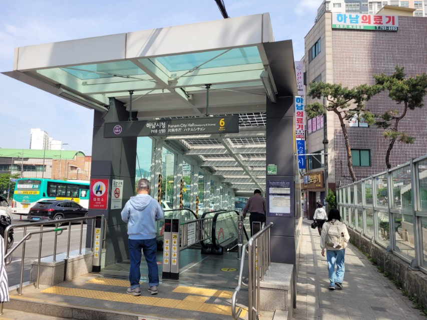 하남시청역 6번 출구 전경