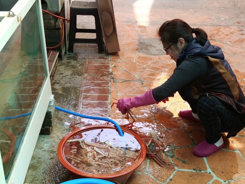 대게 찜을 준비하는 과정