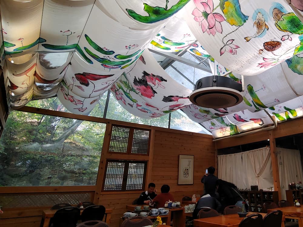 전등사 죽림다원 내부 풍경