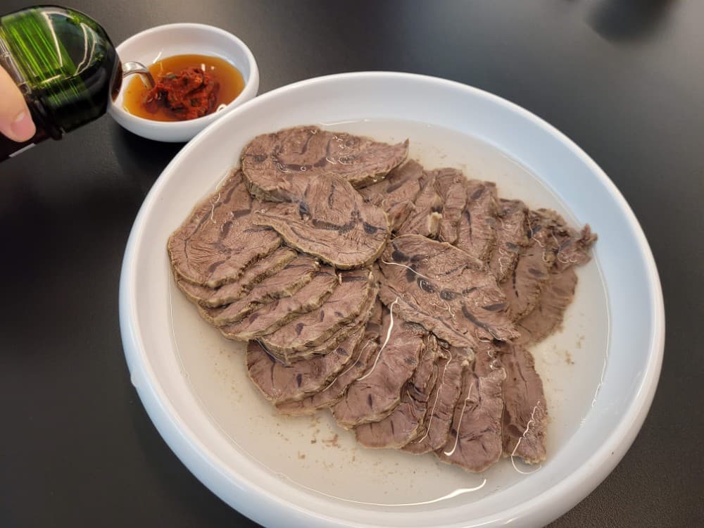 서막 소고기 사태 수육 한접시