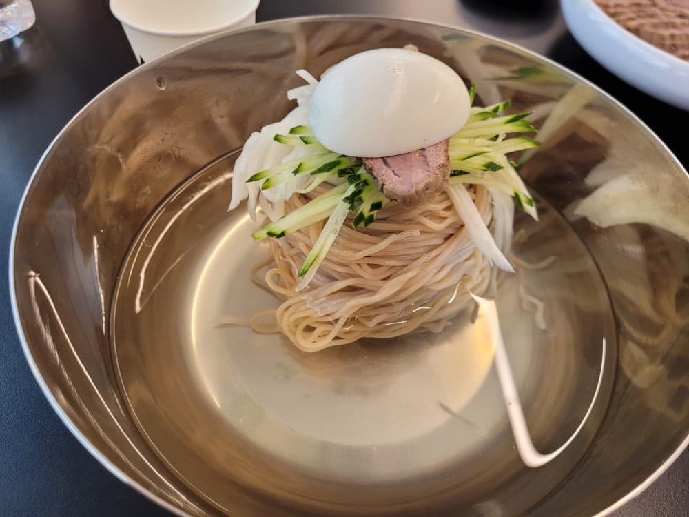 서막 순메밀 물막국수와 메밀면 모습