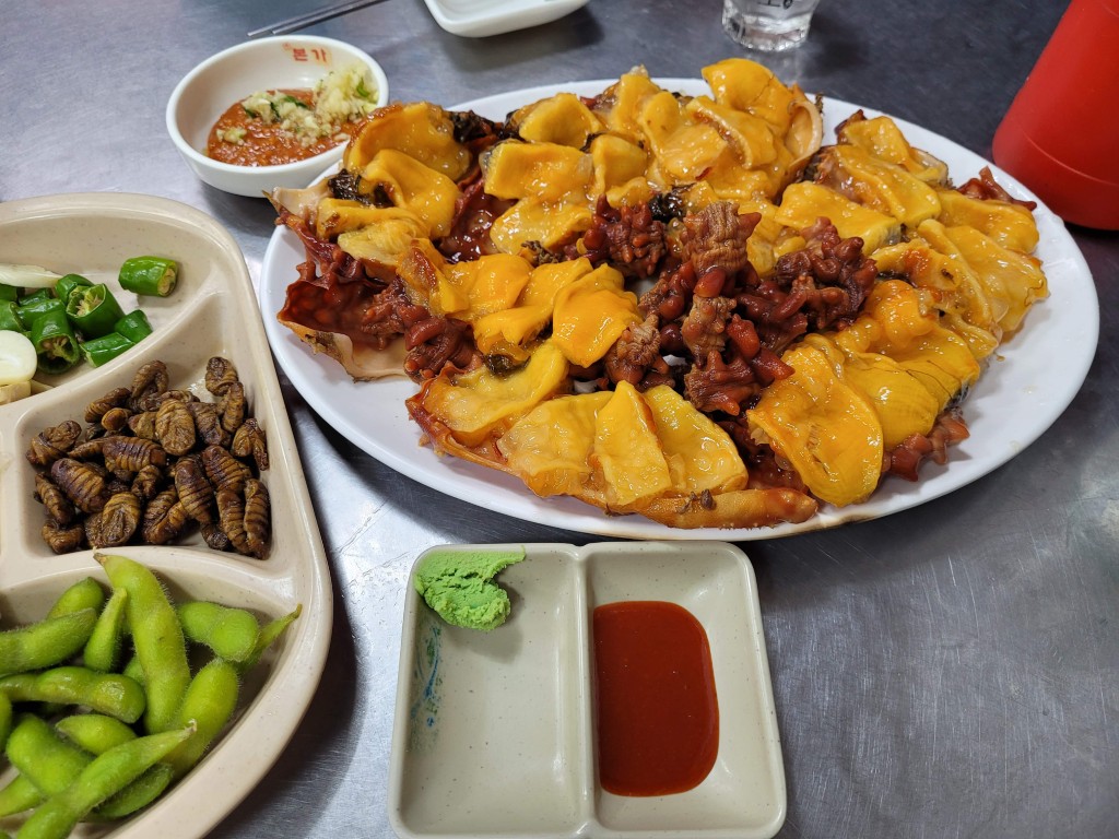 경동시장 횟집에서 먹은 멍게
